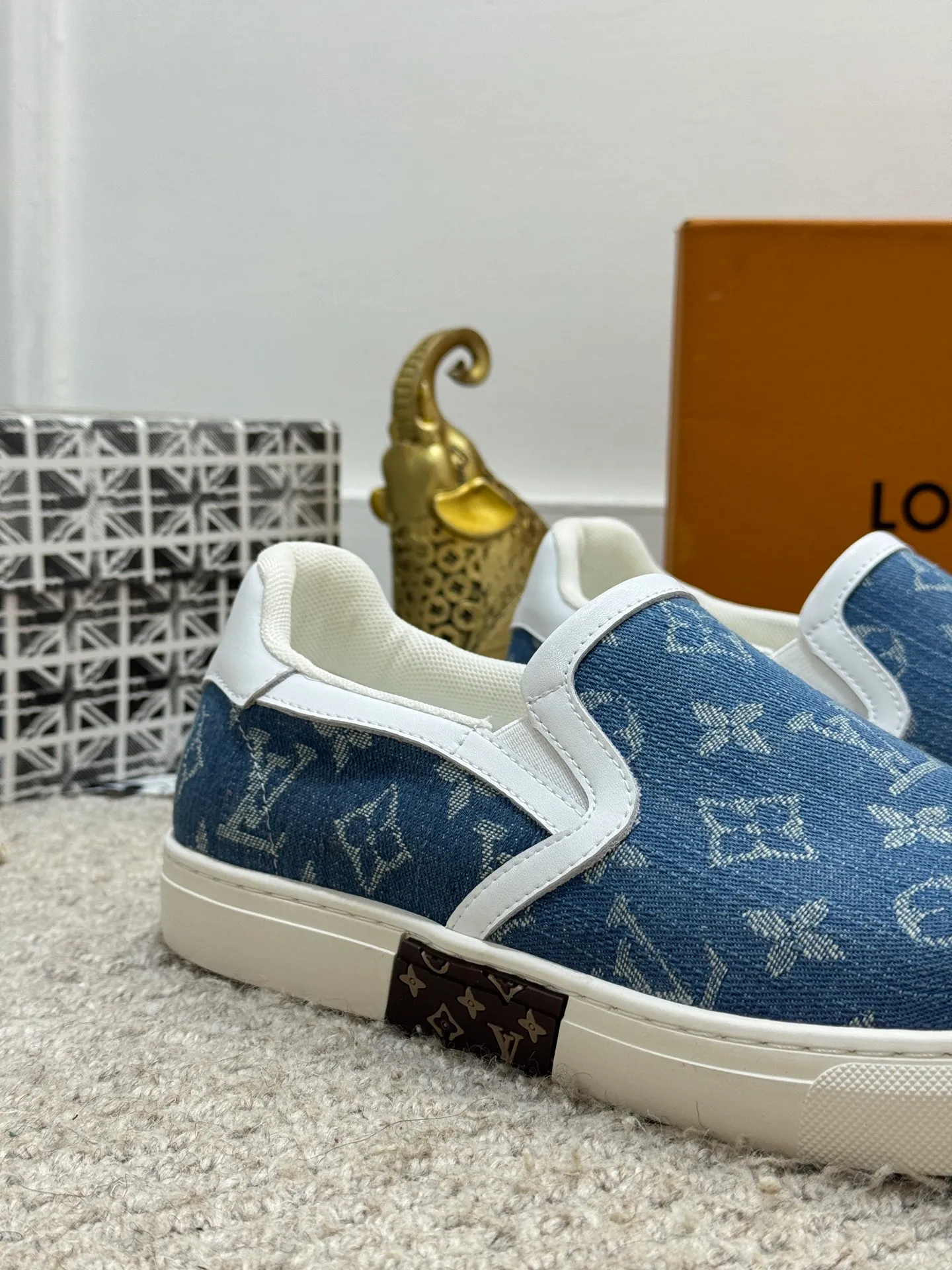 Men's shoes 💰380 [New style] 🌂🌂Top original order - Louis Vuitton®️ Trendy and fashionable yet low-key men's casual shoes, uppers made of LV special canvas presbyopia, comfortable and breathable, mesh lining, original rubber outsole, 2 colors optional ~ a must-have for stylish men. Size: 38-44 (45 customized
